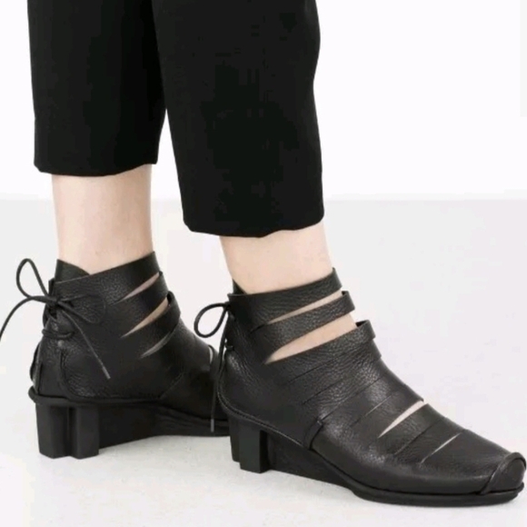 Trippen Elegant Black Leather Ankle Boots Size 9 - Picture 1 of 8
